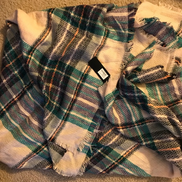 Accessories - Brand New Plaid blanket scarf